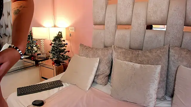 Snapshot of avrilwaynee chatting on 11-29-25, 12:41 avrilwaynee online show from 11-29-25, 12:41