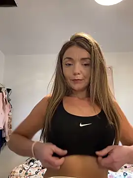 Snapshot of miatate chatting on 02-11-26, 12:32 miatate online show from 02-11-26, 12:32