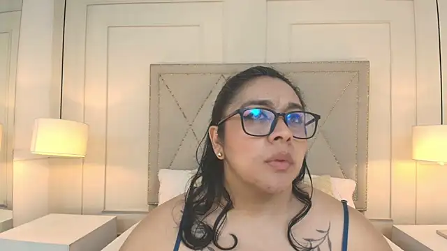 Snapshot of ViickyLee chatting on 05-09-26, 02:22 ViickyLee online show from 05-09-26, 02:22