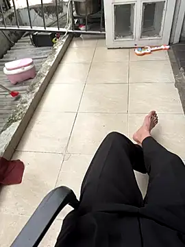 Snapshot of MEFUN- chatting on 12-21-25, 08:21 MEFUN- online show from 12-21-25, 08:21