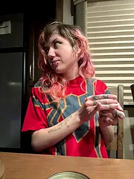 needlefaceUwU online show from 11-22-25, 08:35