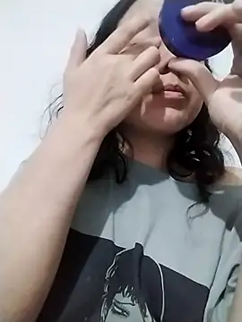 Snapshot of chibi_love chatting on 12-19-25, 05:47 chibi love online show from 12-19-25, 05:47