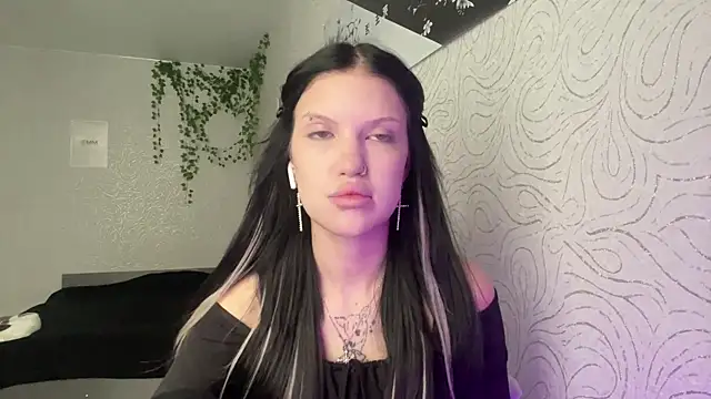 Snapshot of JuliaElse chatting on 11-15-25, 10:45 JuliaElse online show from 11-15-25, 10:45