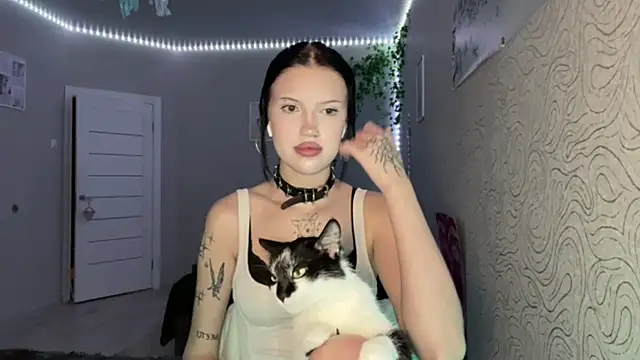 Snapshot of JuliaElse chatting on 12-19-25, 04:58 JuliaElse online show from 12-19-25, 04:58