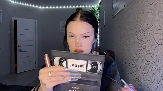 Snapshot of JuliaElse chatting on 12-20-25, 04:36 JuliaElse online show from 12-20-25, 04:36