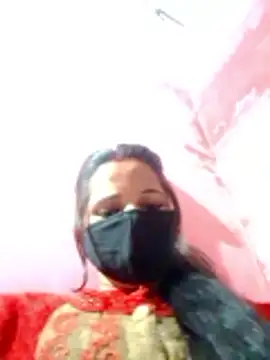 Snapshot of Bigg_bhabi chatting on 12-04-25, 01:20 Bigg bhabi online show from 12-04-25, 01:20