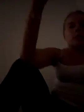 Snapshot of Sandraxoxox chatting on 11-22-25, 01:32 Sandraxoxox online show from 11-22-25, 01:32