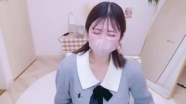 Snapshot of Ha_chan chatting on 12-20-25, 11:23 Ha chan online show from 12-20-25, 11:23