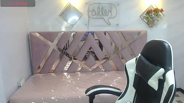 Evy Luxx v online show from 12-15-25, 09:08