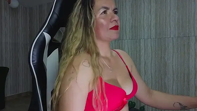 Snapshot of paula_lorens_t1_ chatting on 11-15-25, 02:53 paula lorens t1 online show from 11-15-25, 02:53