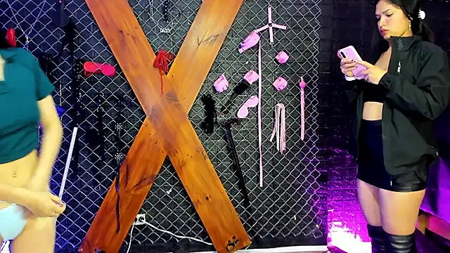 Snapshot of Anahi_sslaavee_bdsm chatting on 01-09-26, 02:31 Anahi sslaavee bdsm online show from 01-09-26, 02:31