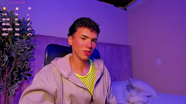 Snapshot of Seab_trooy chatting on 11-19-25, 04:23 Seab trooy online show from 11-19-25, 04:23