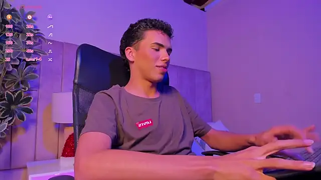 Snapshot of Seab_trooy chatting on 11-21-25, 04:00 Seab trooy online show from 11-21-25, 04:00