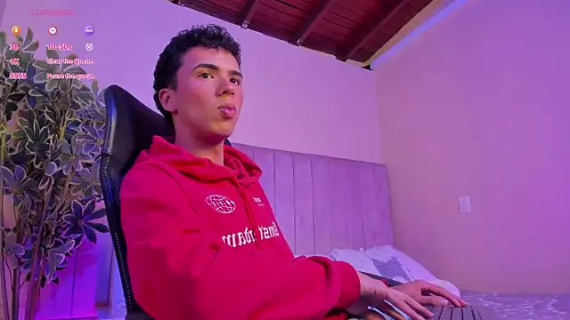 Snapshot of Seab_trooy chatting on 11-24-25, 04:23 Seab trooy online show from 11-24-25, 04:23