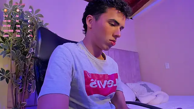 Snapshot of Seab_trooy chatting on 11-25-25, 04:12 Seab trooy online show from 11-25-25, 04:12