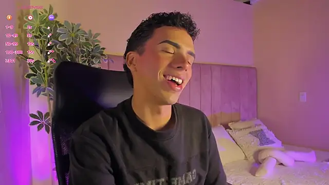 Snapshot of Seab_trooy chatting on 12-19-25, 03:46 Seab trooy online show from 12-19-25, 03:46