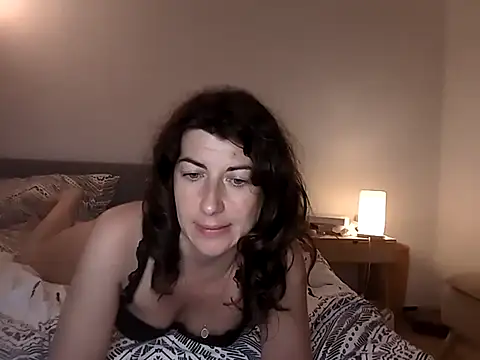 Jo LieLive online show from 06-19-26, 07:28