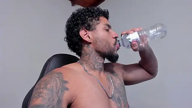 LuigiVitale 1 online show from 02-23-26, 01:47