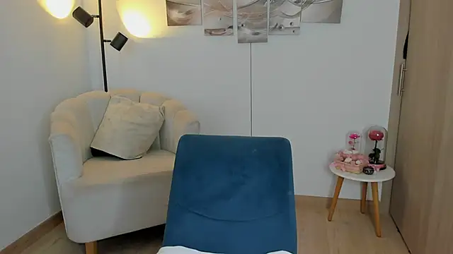 haileyflorez  online show from 04-18-26, 07:58