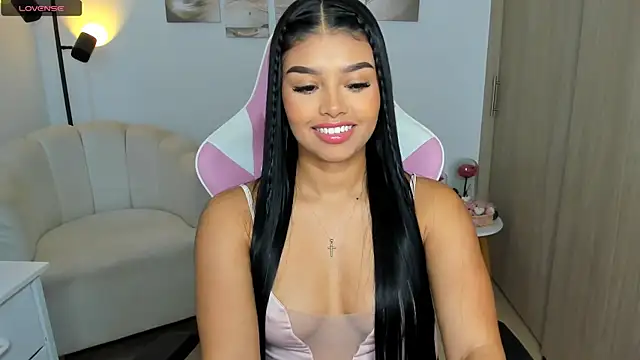 haileyflorez  online show from 06-10-26, 02:38