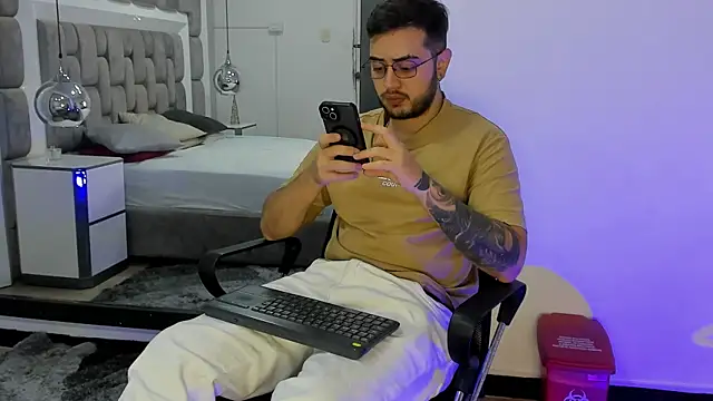 Ethan Greys online show from 12-14-25, 03:56