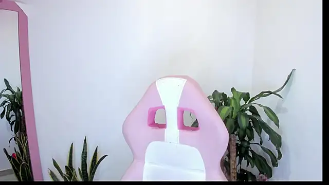 Snapshot of SOFIA_SWEETT22 chatting on 12-05-25, 01:20 SOFIA SWEETT22 online show from 12-05-25, 01:20