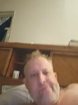 Snapshot of Mikey40wv chatting on 07-14-26, 03:22 Mikey40wv online show from 07-14-26, 03:22