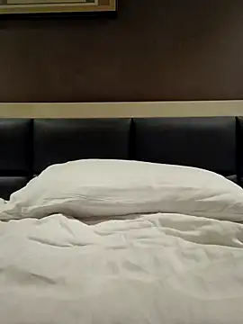 Snapshot of frolicme456 chatting on 11-18-25, 04:17 frolicme456 online show from 11-18-25, 04:17