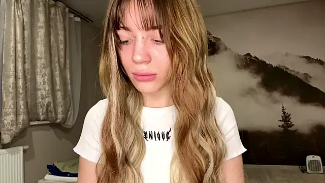 MelaineAytes online show from 12-14-25, 01:05