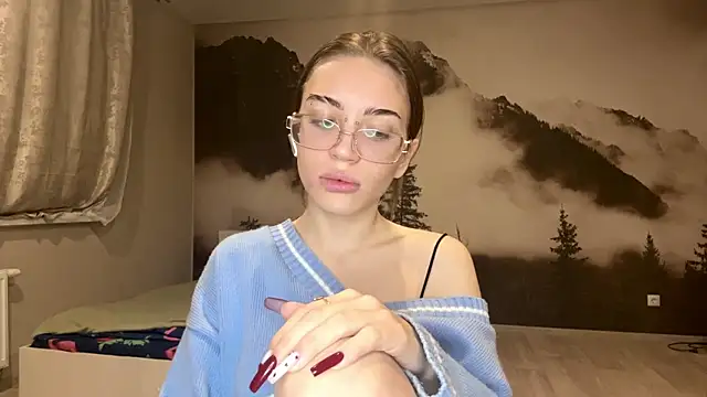 MelaineAytes online show from 12-19-25, 02:02