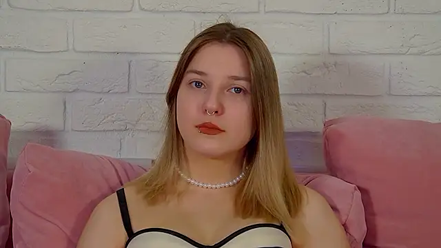 TinnaBurton online show from 04-21-26, 07:06