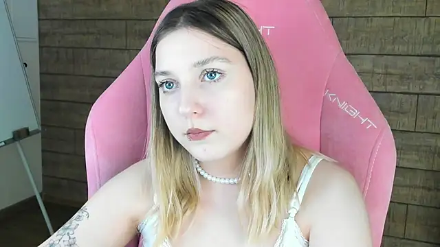 TinnaBurton online show from 06-11-26, 03:04