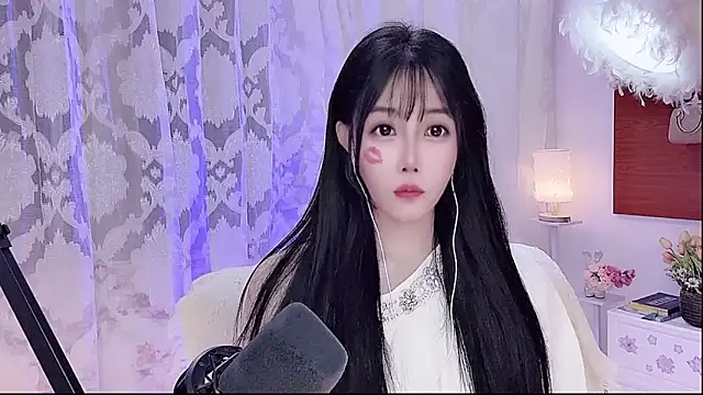 Laura 520 online show from 05-20-26, 12:44