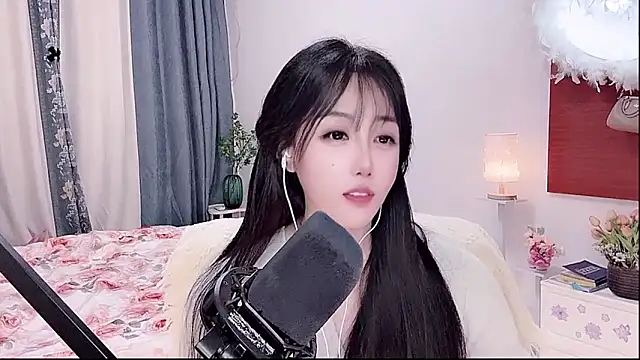 Laura 520 online show from 05-30-26, 12:24