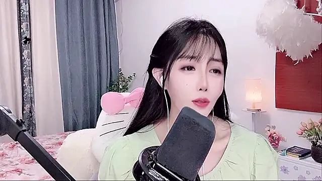 Laura 520 online show from 06-11-26, 12:36