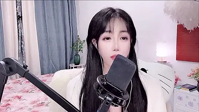 Laura 520 online show from 06-14-26, 12:07