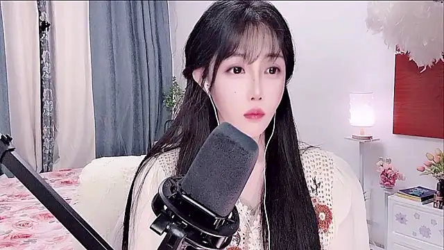 Laura 520 online show from 06-16-26, 01:03