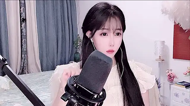 Laura 520 online show from 06-17-26, 12:18