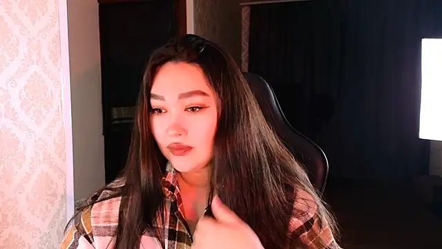 Emma Uilson online show from 11-30-25, 02:21