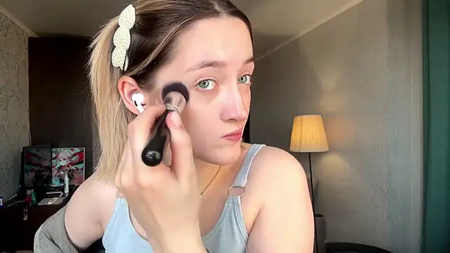 Snapshot of Emily_lyy chatting on 11-25-25, 10:15 Emily lyy online show from 11-25-25, 10:15