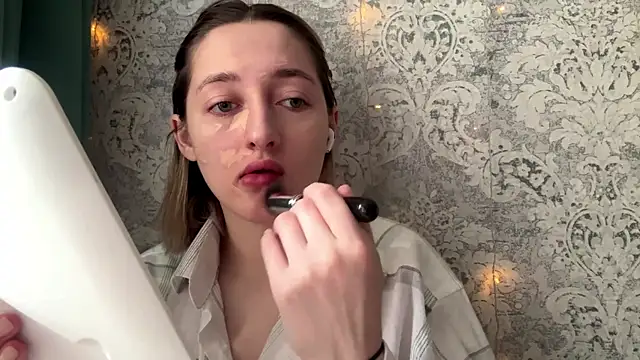 Snapshot of Emily_lyy chatting on 12-03-25, 09:18 Emily lyy online show from 12-03-25, 09:18