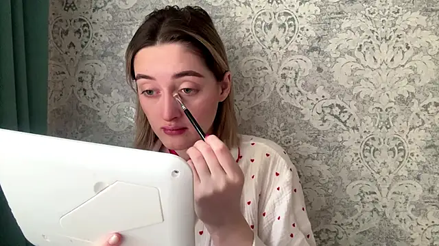 Snapshot of Emily_lyy chatting on 12-18-25, 10:54 Emily lyy online show from 12-18-25, 10:54