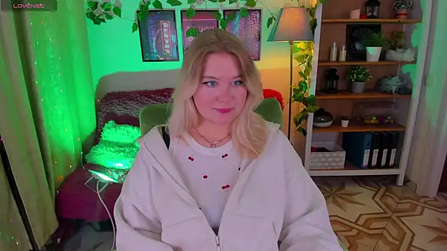 LouiseMous online show from 11-30-25, 10:36