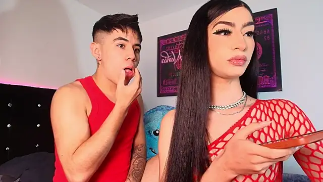 Snapshot of The_Sexy_Couple chatting on 11-21-25, 04:00 The Sexy Couple online show from 11-21-25, 04:00