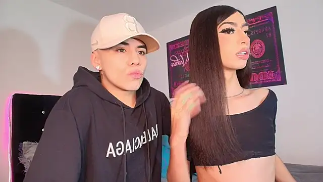 Snapshot of The_Sexy_Couple chatting on 11-28-25, 05:21 The Sexy Couple online show from 11-28-25, 05:21