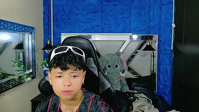 lunabustygirl online show from 12-23-25, 06:44