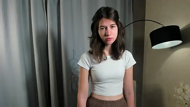 Snapshot of MarilynMun chatting on 11-26-25, 02:23 MarilynMun online show from 11-26-25, 02:23