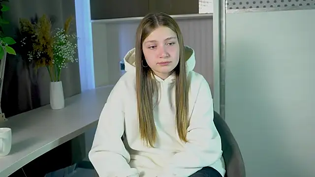 Snapshot of LesaFeldker chatting on 11-25-25, 03:06 LesaFeldker online show from 11-25-25, 03:06