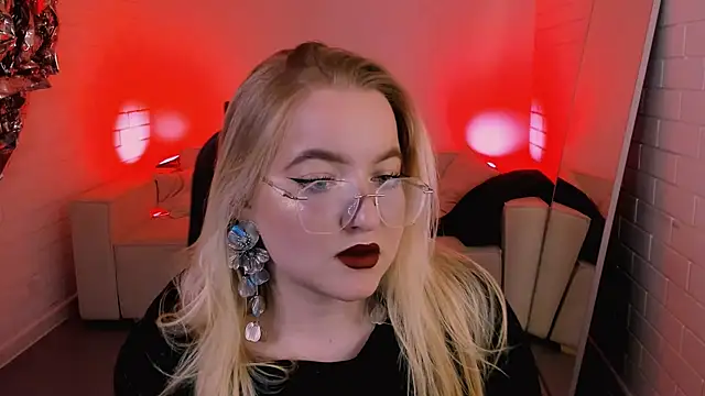 Snapshot of EllaPower chatting on 11-15-25, 03:08 EllaPower online show from 11-15-25, 03:08