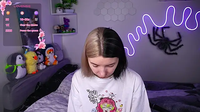 Emmie shy online show from 04-13-26, 07:19